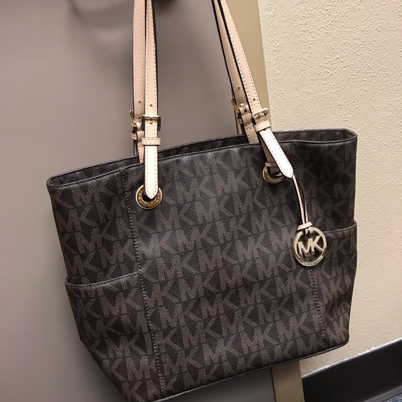 Michael Kors Handbags - Michael Kors Large Jet Set Signature